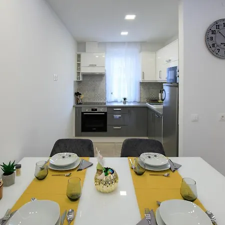 Sunshine Yellow Apartman Lägenhet