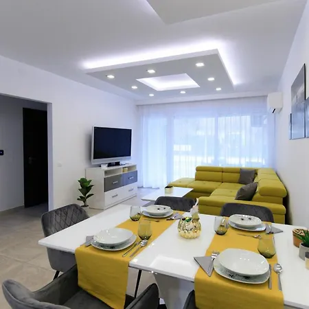 Lägenhet Sunshine Yellow Apartman