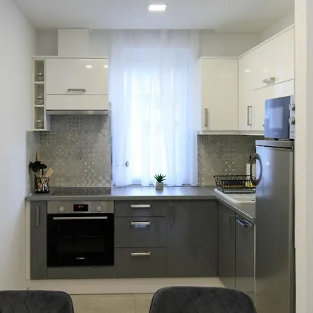 Lägenhet Sunshine Yellow Apartman