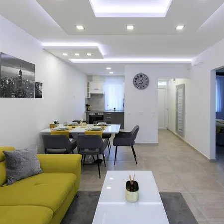 Lägenhet Sunshine Yellow Apartman *