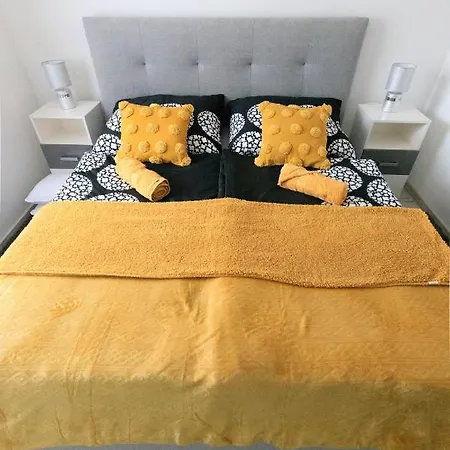 Sunshine Yellow Apartman Lägenhet