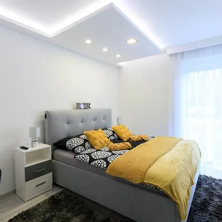 Sunshine Yellow Apartman Lägenhet Zamárdi